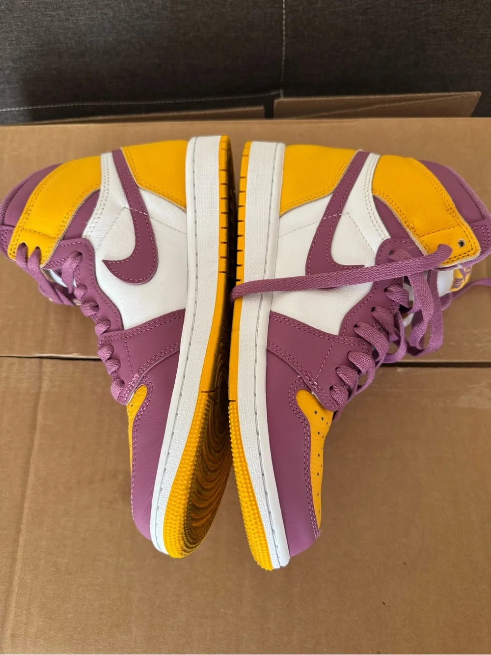 Jordan 1 Retro High OG Brotherhood, Size 8M/9.5W. Pre-owned. Excellent Condition